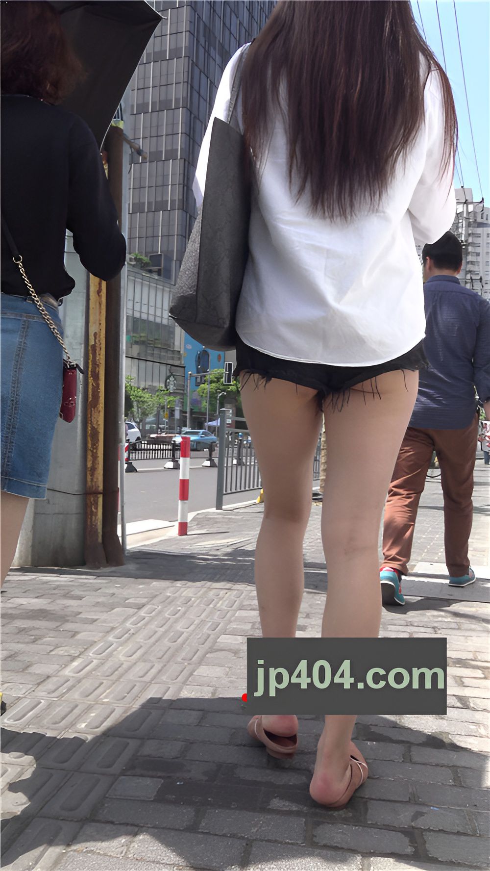性感的牛仔热裤月牙美女[1.3G/MP4]