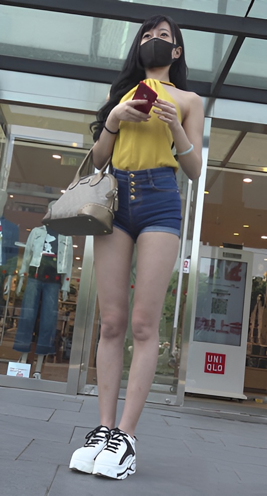 长腿高腰热裤小姐姐[2.76G/MP4]