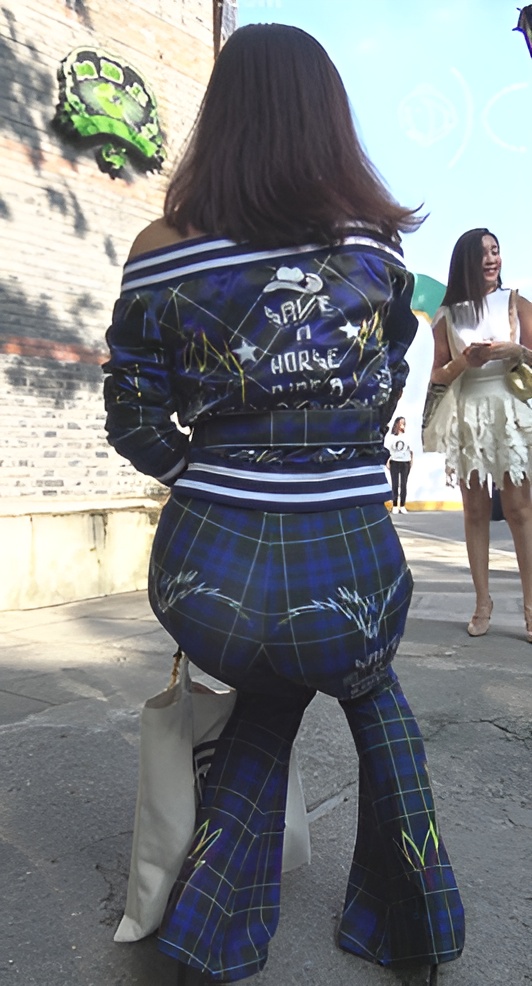 紧身气质喇叭裤[3.74G/MP4]