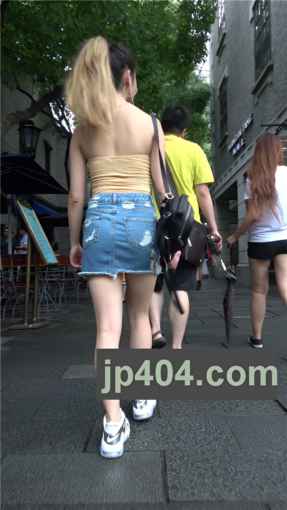 极品牛仔裙MM[1.32G/MP4]