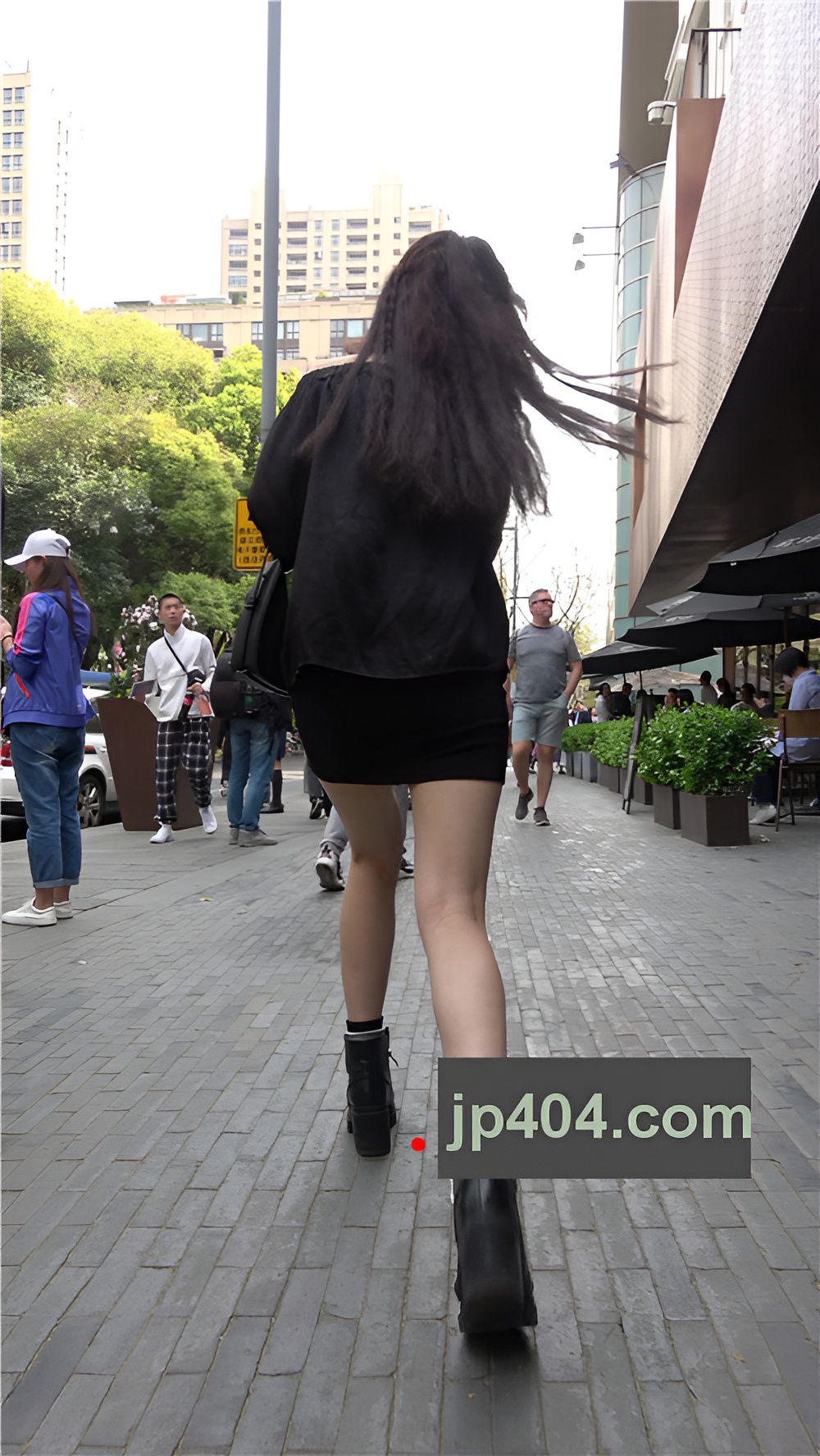 黑色包屯裙妹子[704M/MP4]