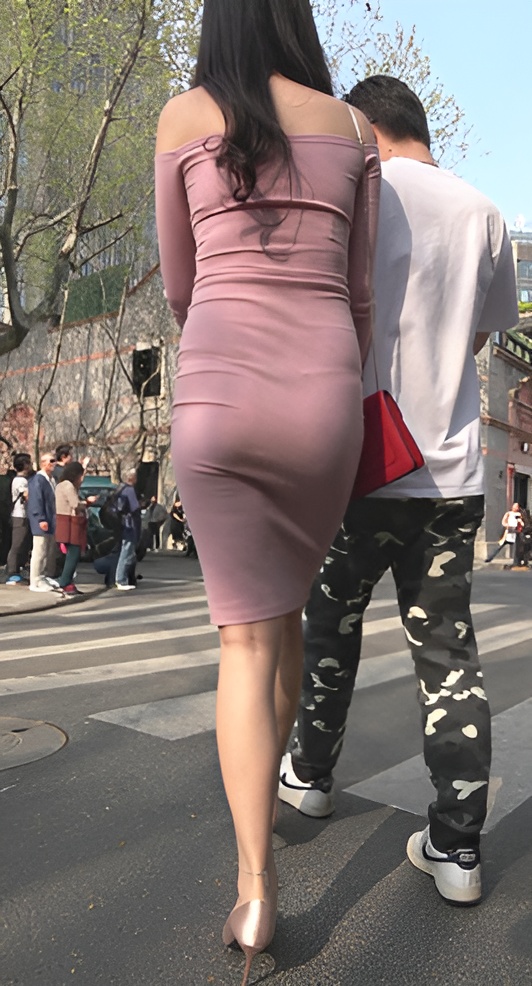 连体包臀丰腴美女[679M/MP4]