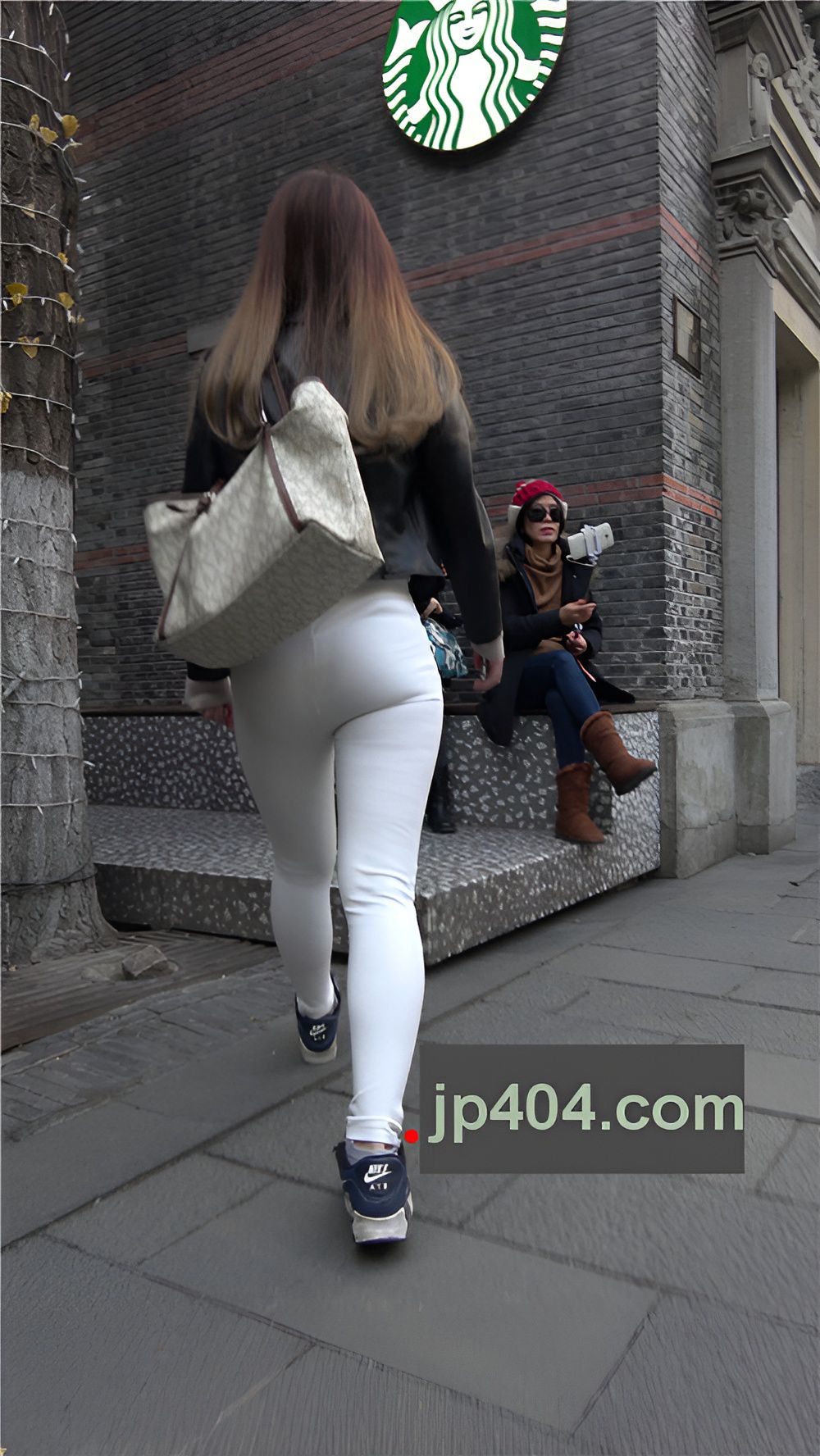 极品白裤紧身饱满美眉《一》[1.79G/MP4]