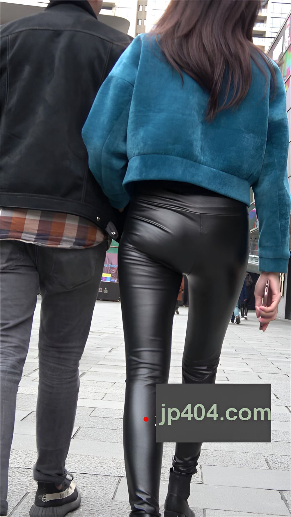 漂亮的黑色紧身皮裤美女《一》 [1.11G/MP4]