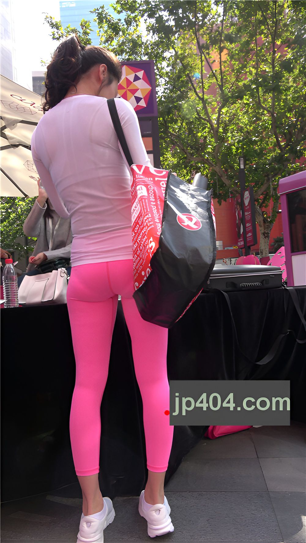 练瑜伽的粉色紧身裤小姐姐 《二》[1.16G/MP4]