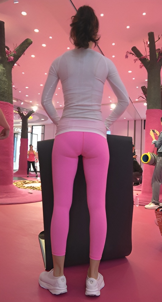 练瑜伽的粉色紧身裤小姐姐 《一》[870M/MP4]