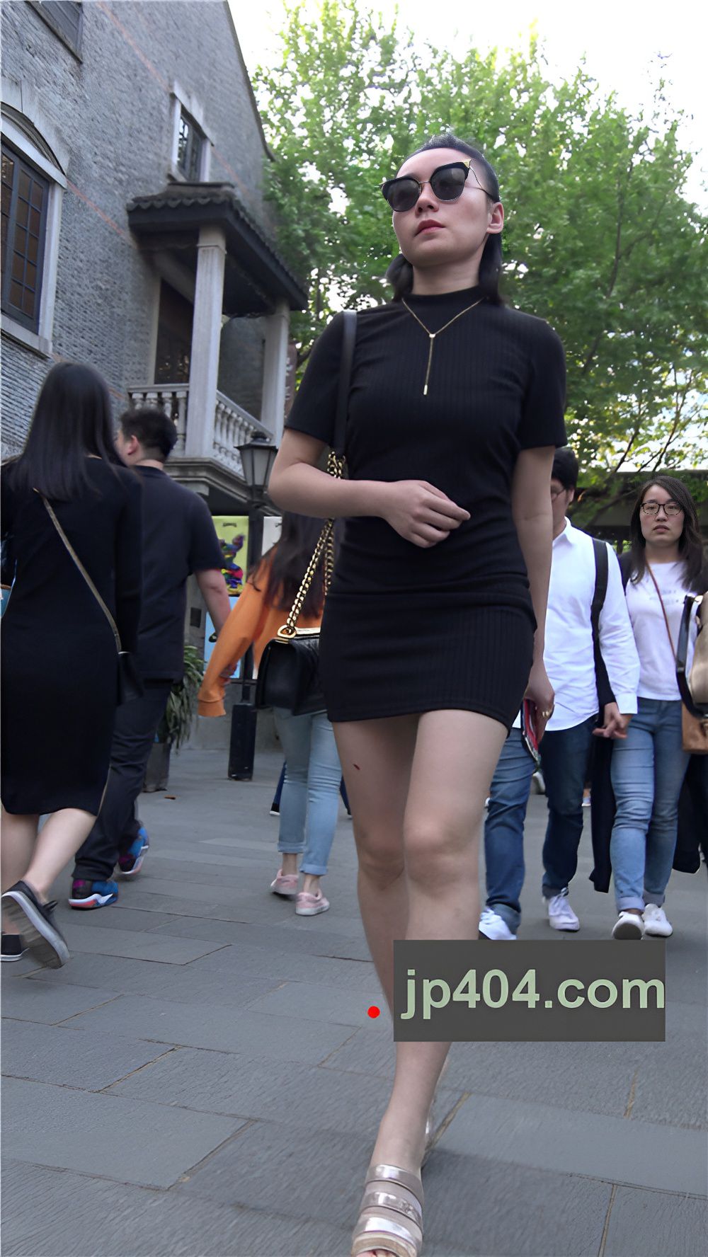 黑色包屯高跟小姐姐[2.01G/MP4]