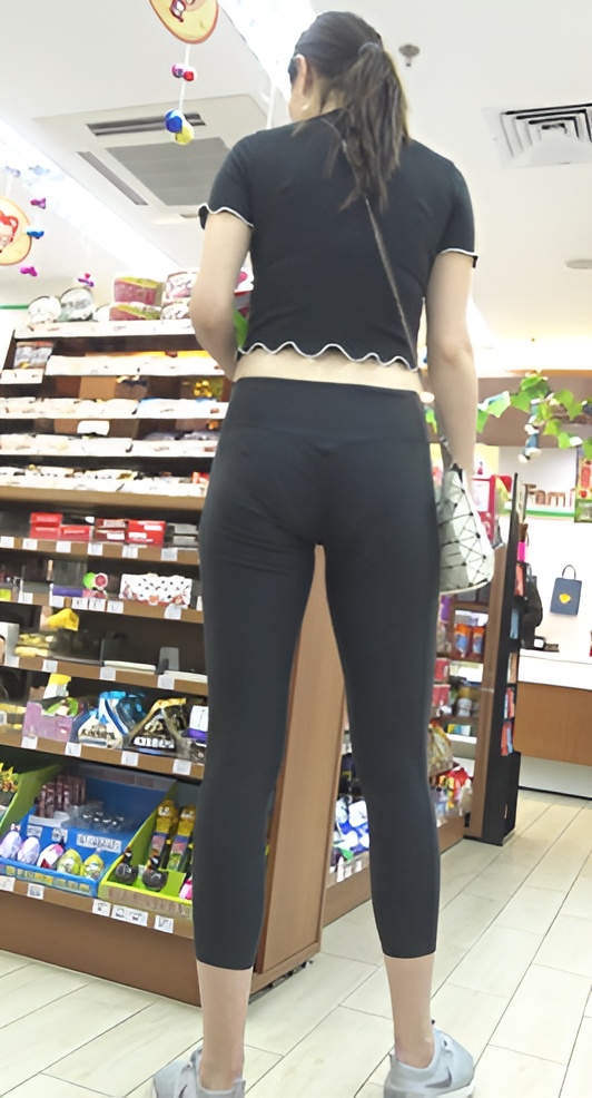 黑色紧身裤露腰长腿美女[1007M/MP4]