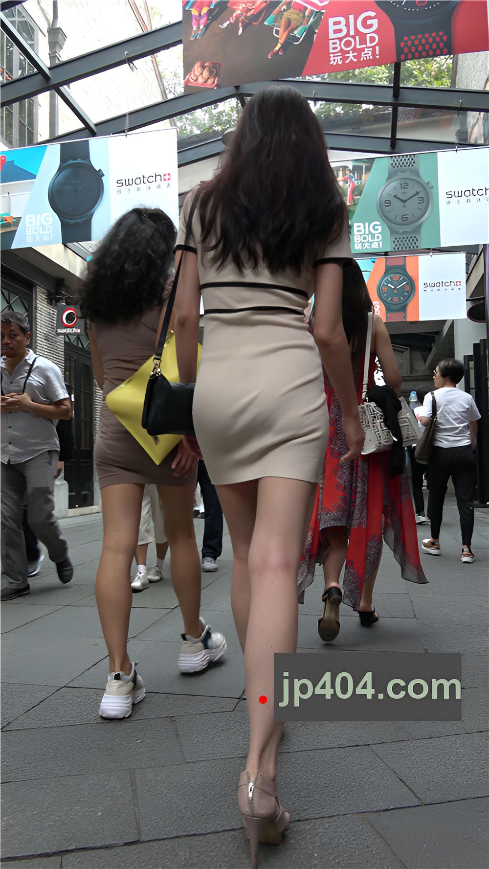 漂亮的连体裙小姐姐[1.04G/MP4]