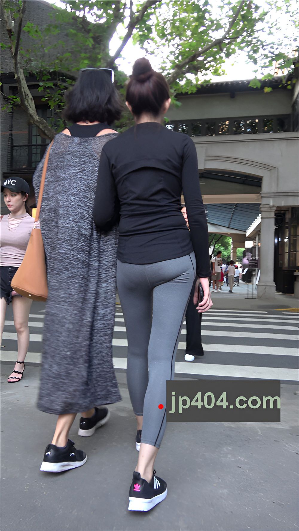 性感的紧身瑜伽课妹子[2.74G/MP4]