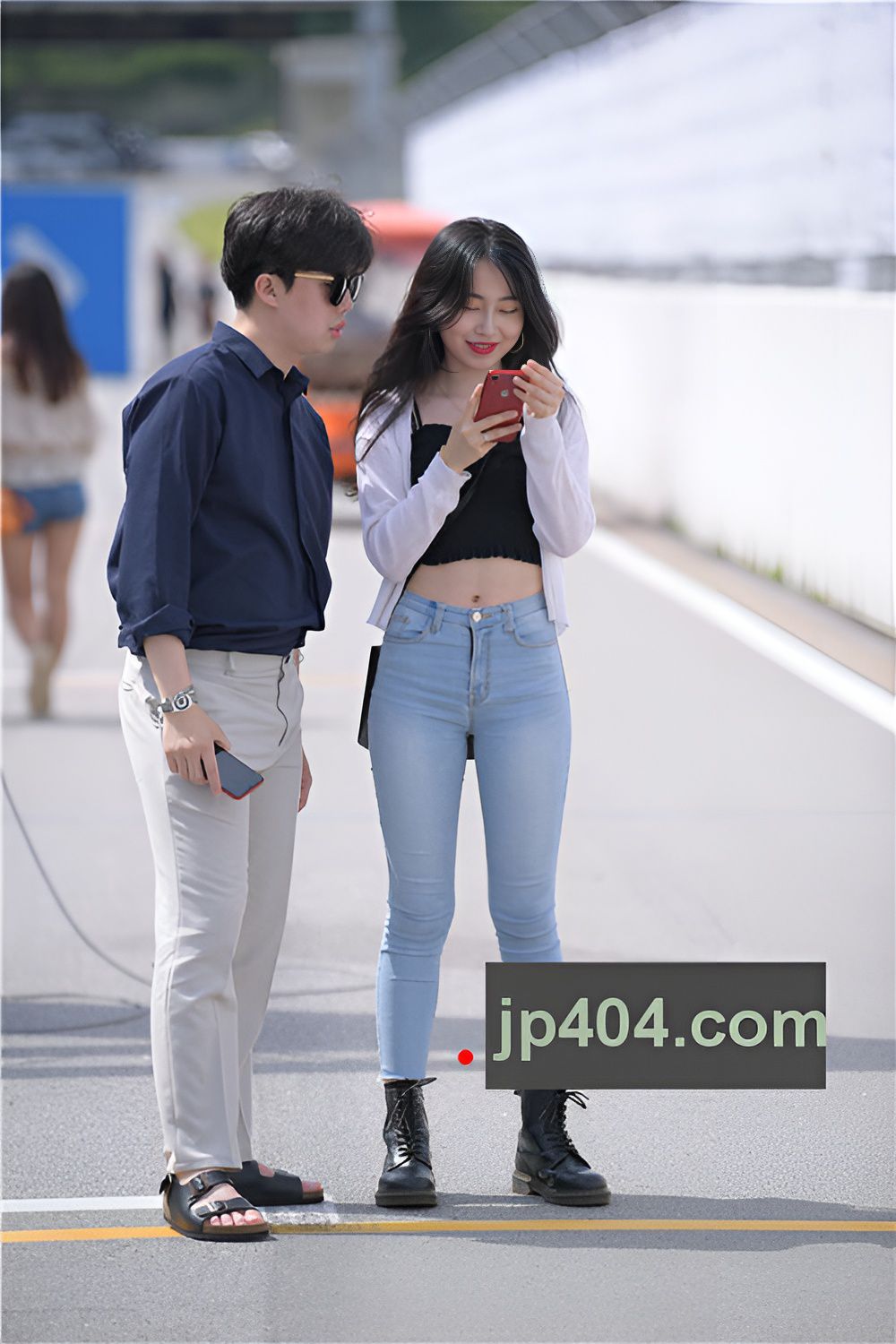 街拍露腰的牛仔小姐姐(43P)[1.01G/JPG]