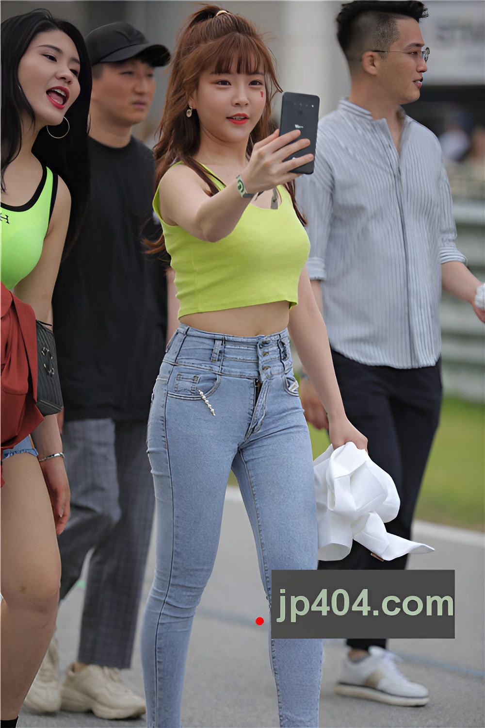 时尚的高腰牛仔女孩(32P)[284M/JPG]