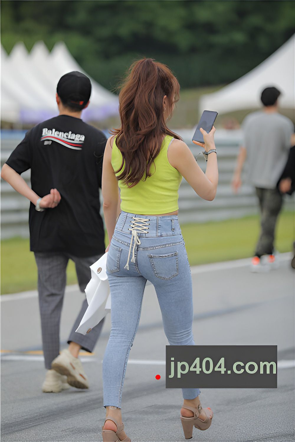 时尚的高腰牛仔女孩(32P)[284M/JPG]