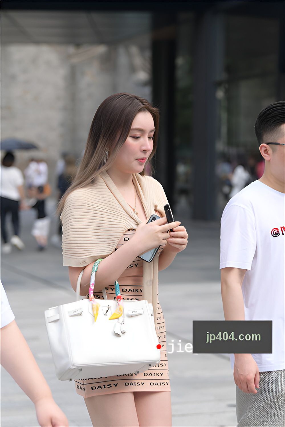 漂亮的包臀裙美女(38P)[860M/JPG]