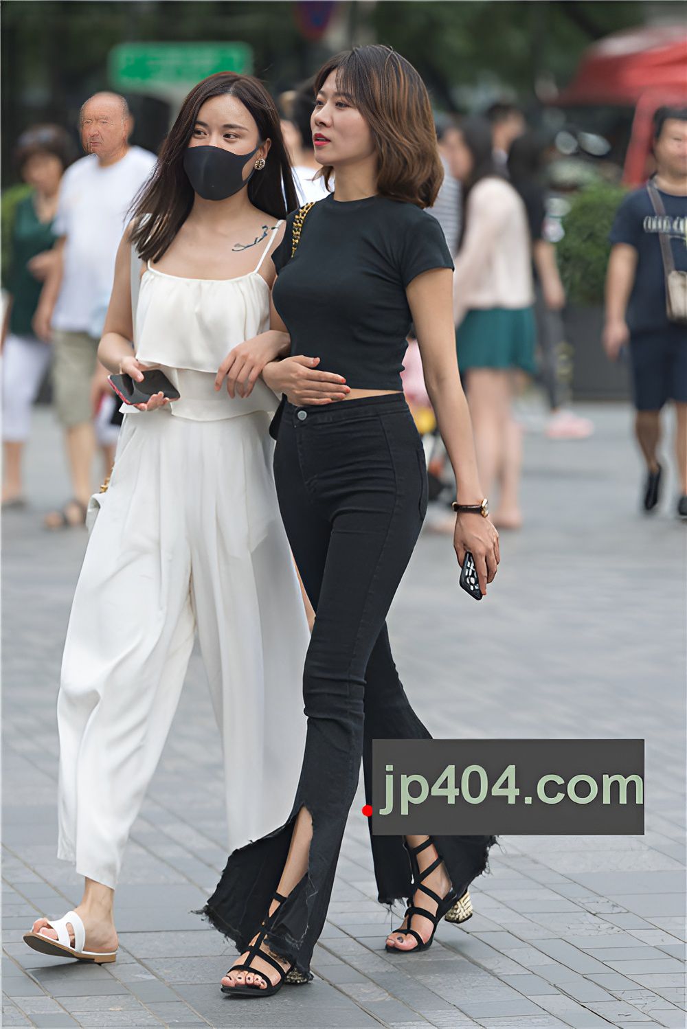 长腿黑色紧身牛仔裤小姐姐(27P)[295M/JPG]