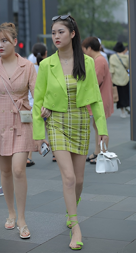 漂亮的包臀裙女孩(47P)[413M/JPG]