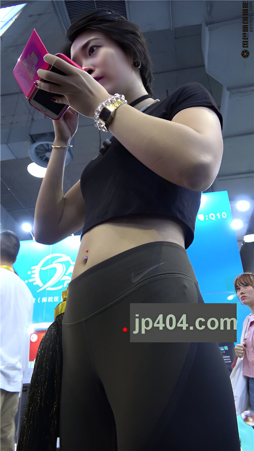 健身的短发紧身裤美女[2.01G/MP4]