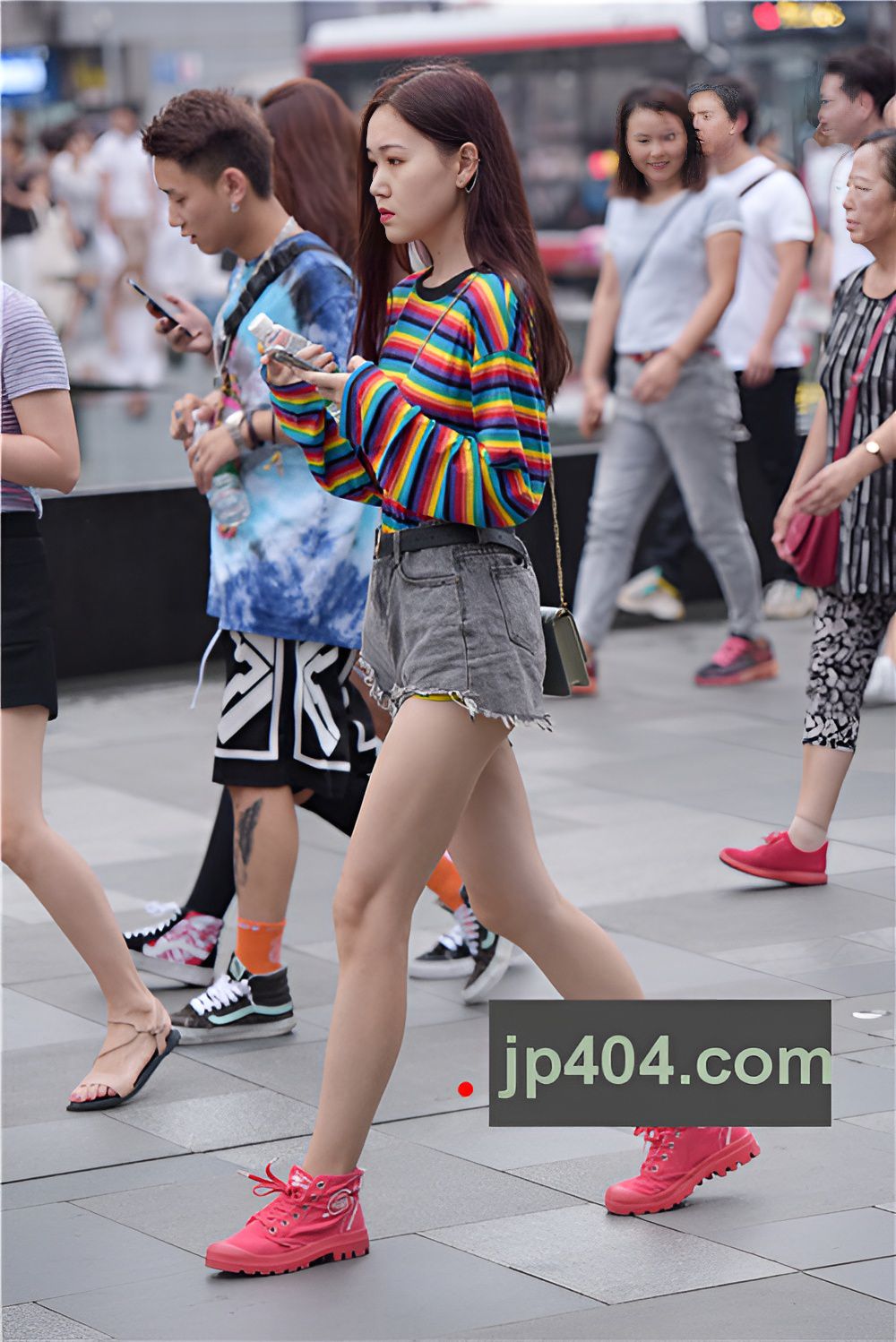 黑色热裤月牙小姐姐(63P)[1.11G/JPG]