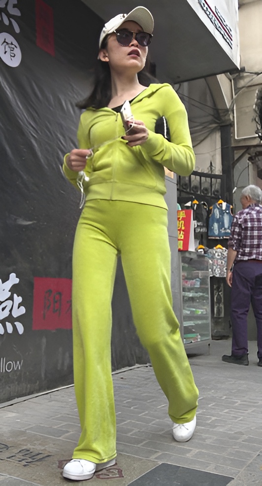 戴着墨镜的气质美女一、[569M/MP4]