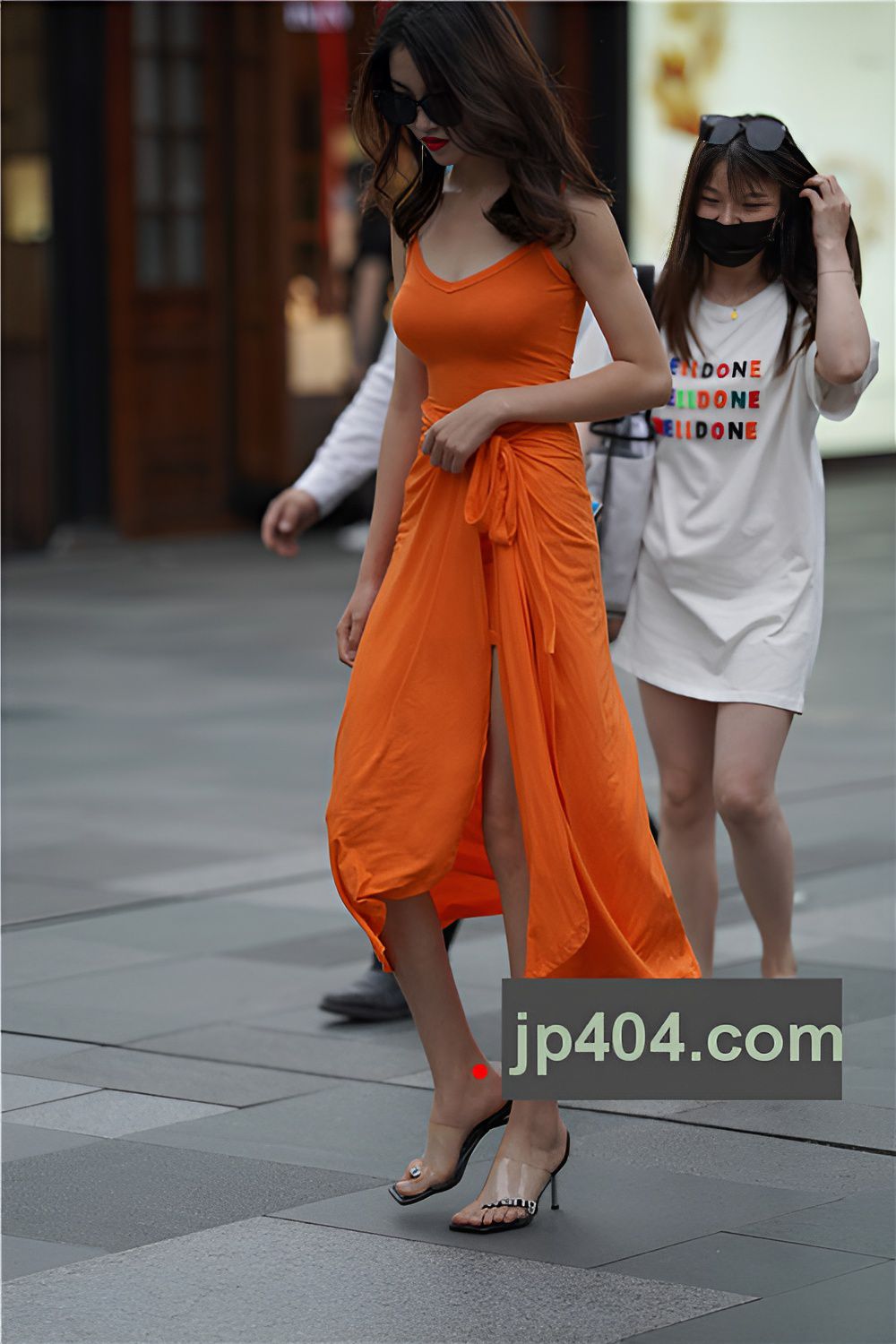 吊带长裙美女(59P)[709M/JPG]