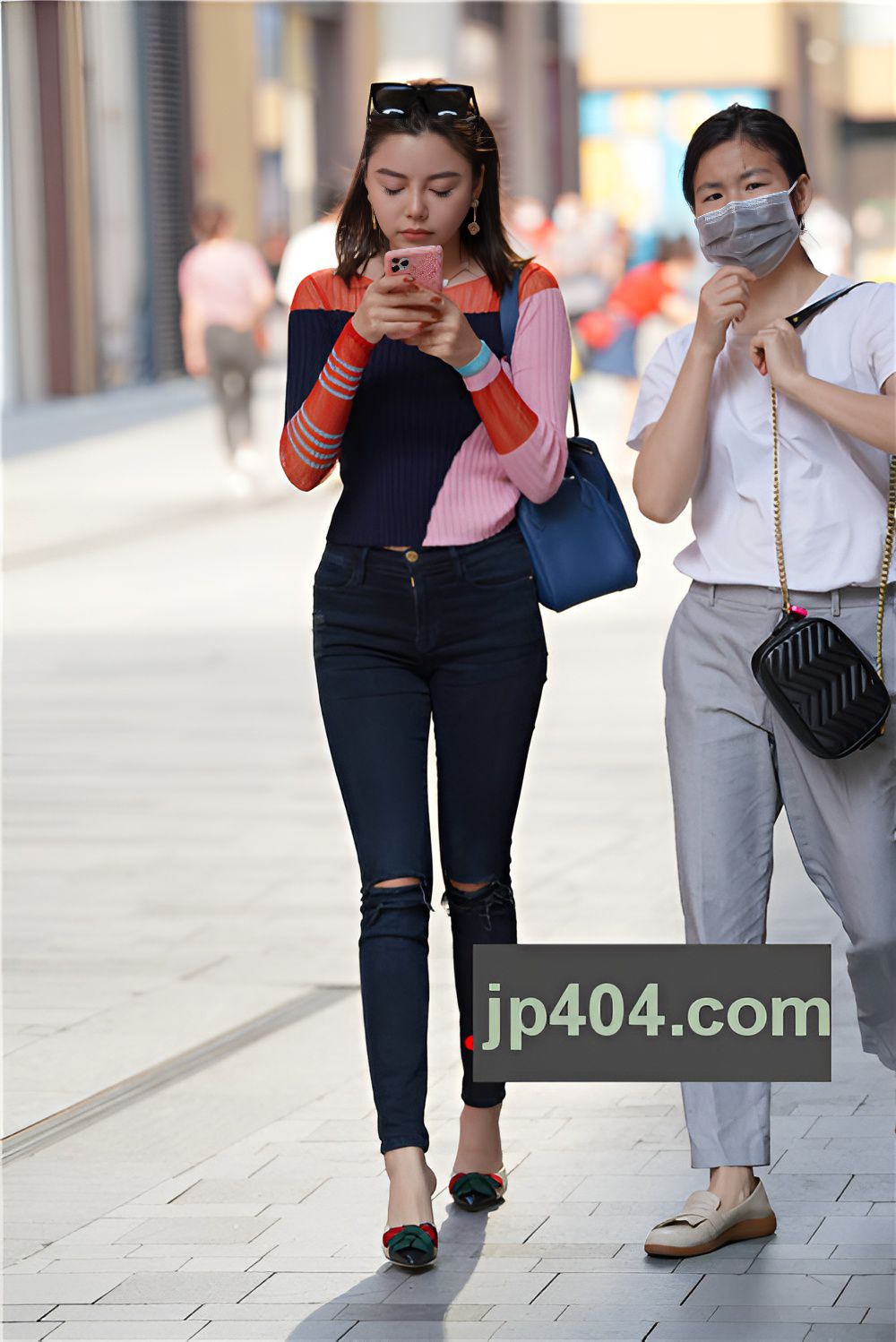 黑色牛仔裤小姐姐(29P)[459M/JPG]