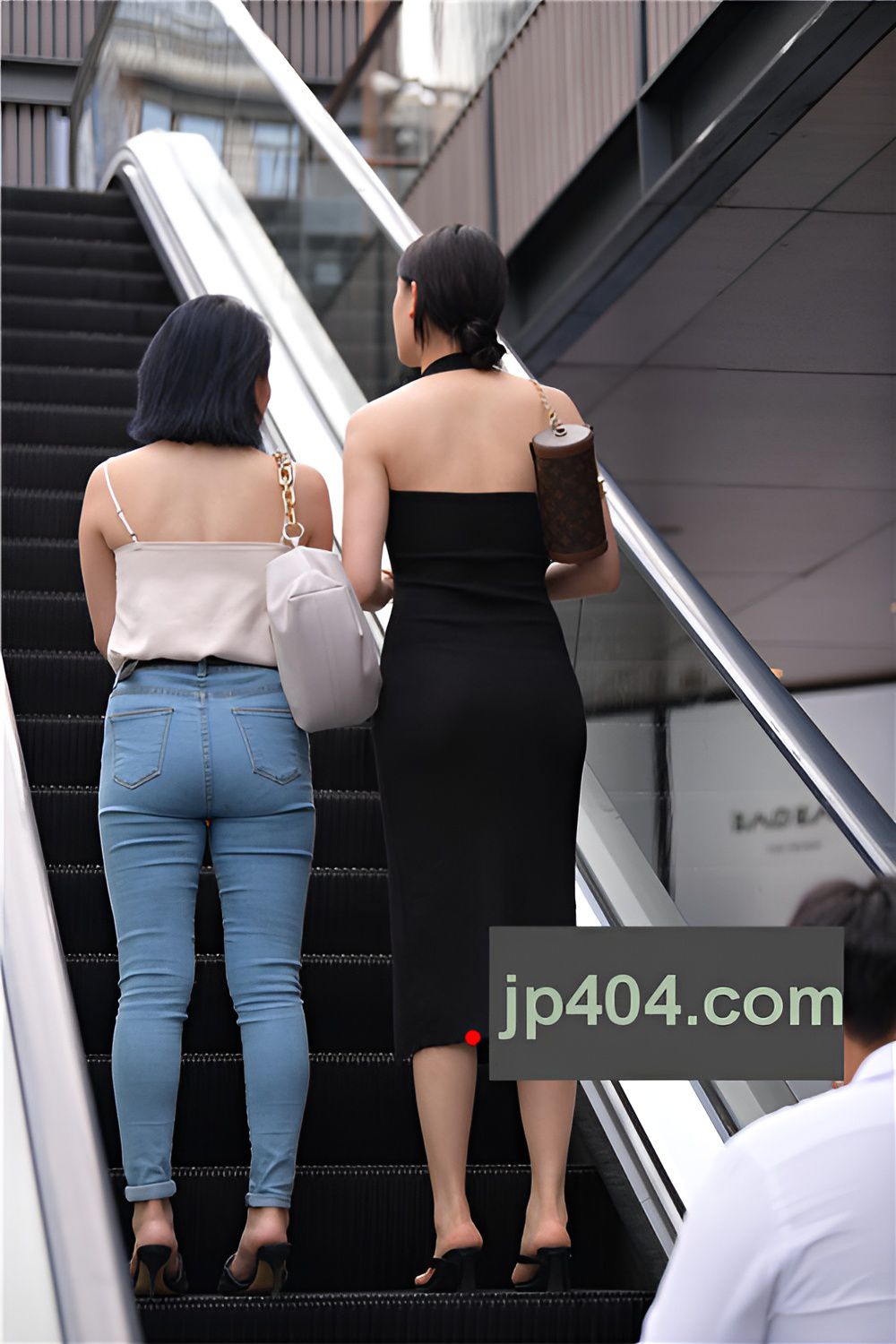 性感的黑色紧身连体包臀裙美女【套图+视频】