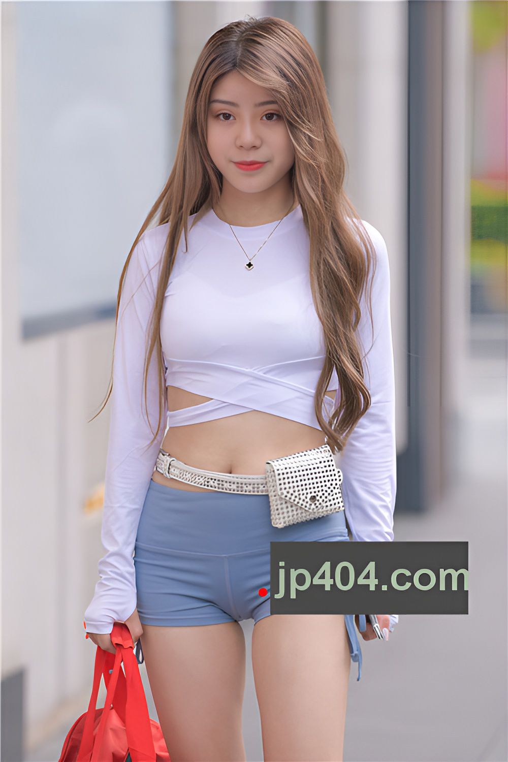 漂亮的极品露腰短裤美女【套图+视频】