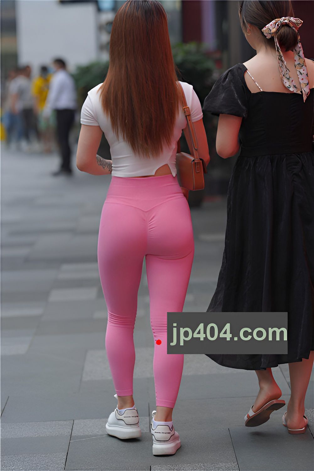 极品紧身粉裤MM【套图+视频】