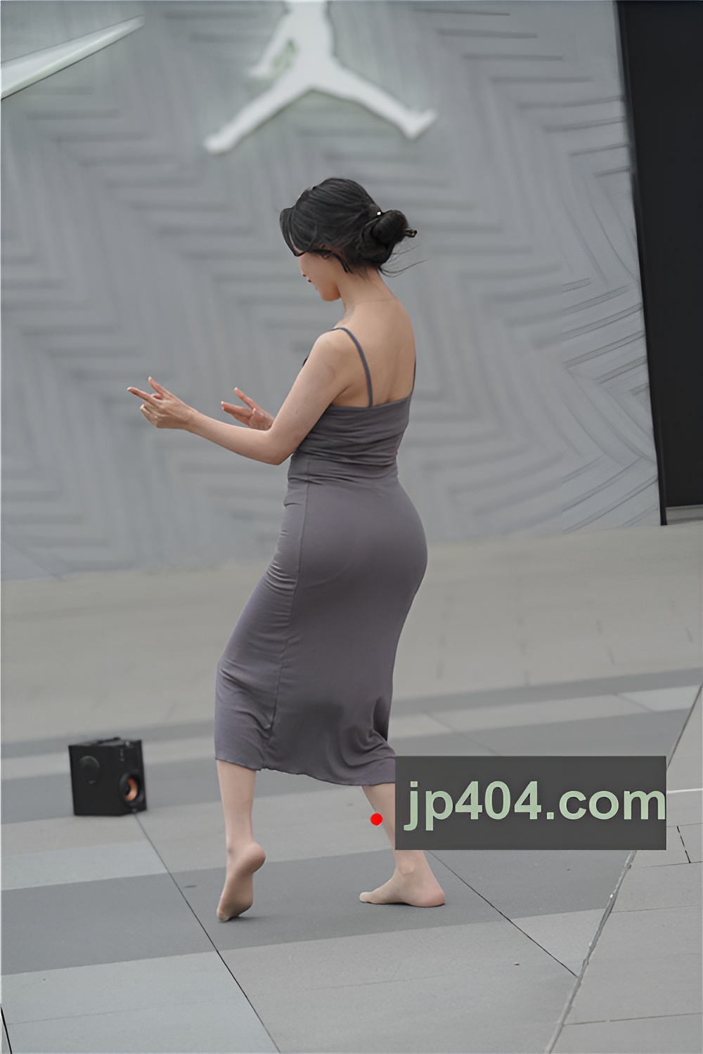 跳舞的连体包臀裙美女【套图+视频】