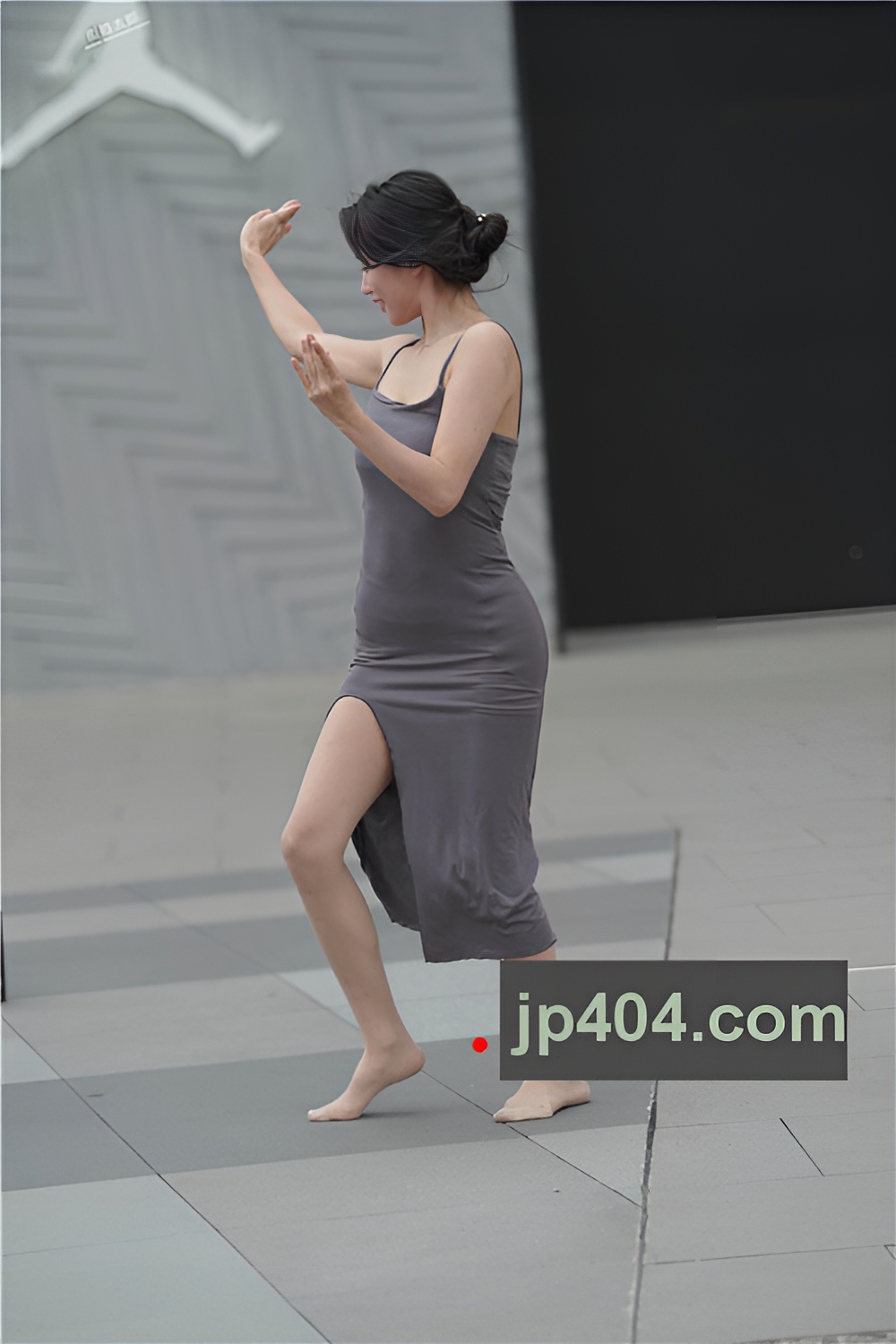 跳舞的连体包臀裙美女【套图+视频】