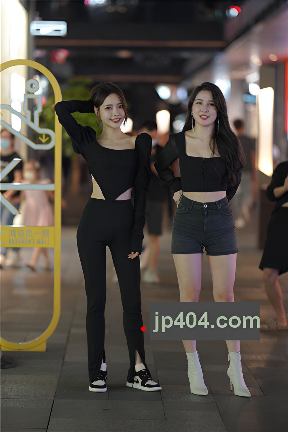 漂亮的黑色紧身裤小姐姐(151P)[2.39G/JPG]