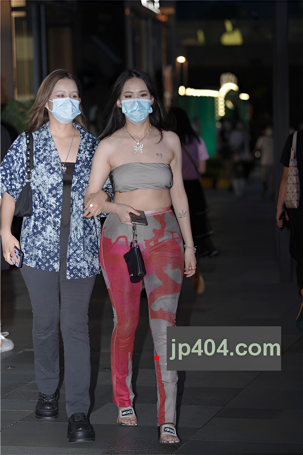 性感的丰腴长发妹子【套图+视频】