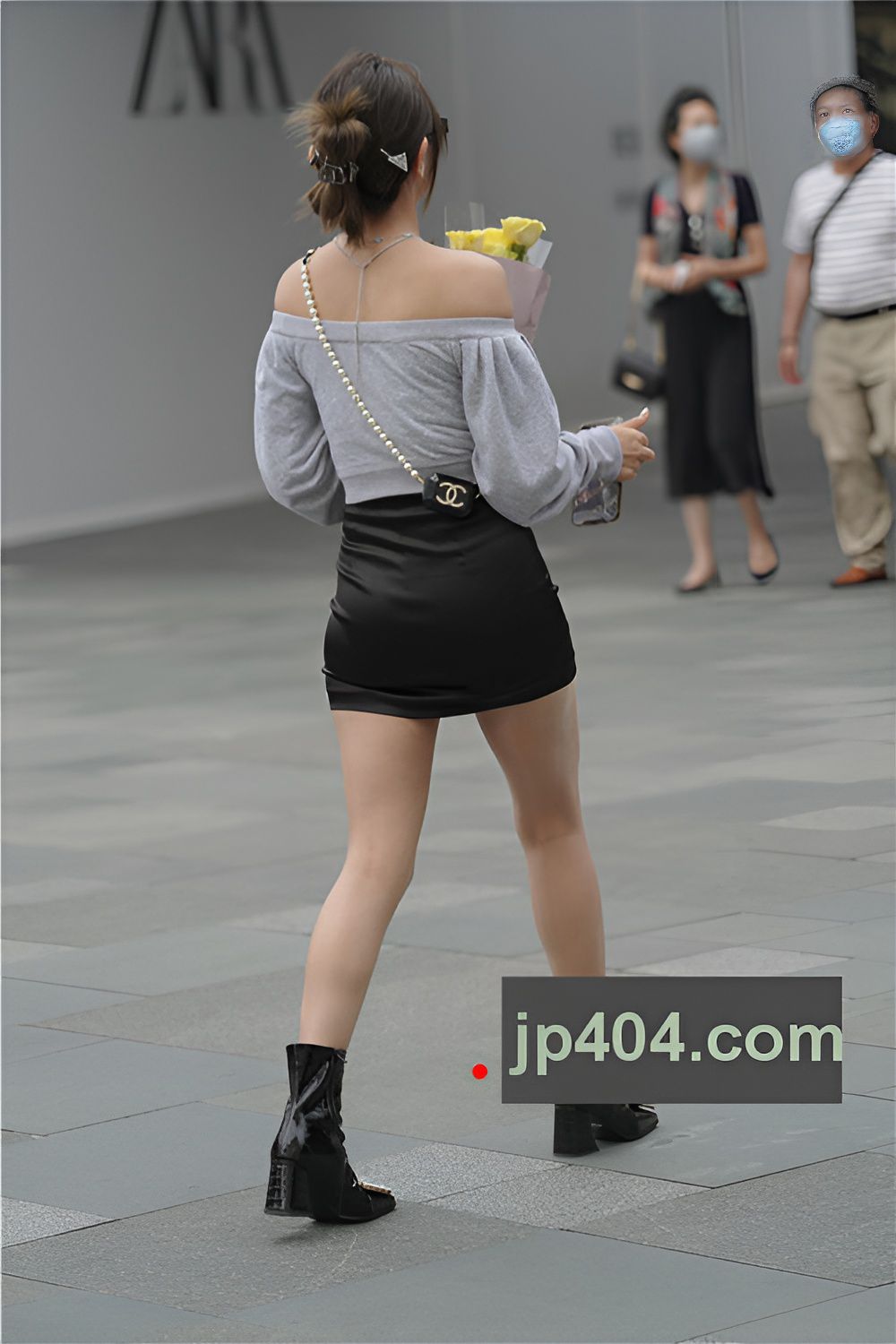 抱着花花的包屯黑裙美女【套图+视频】