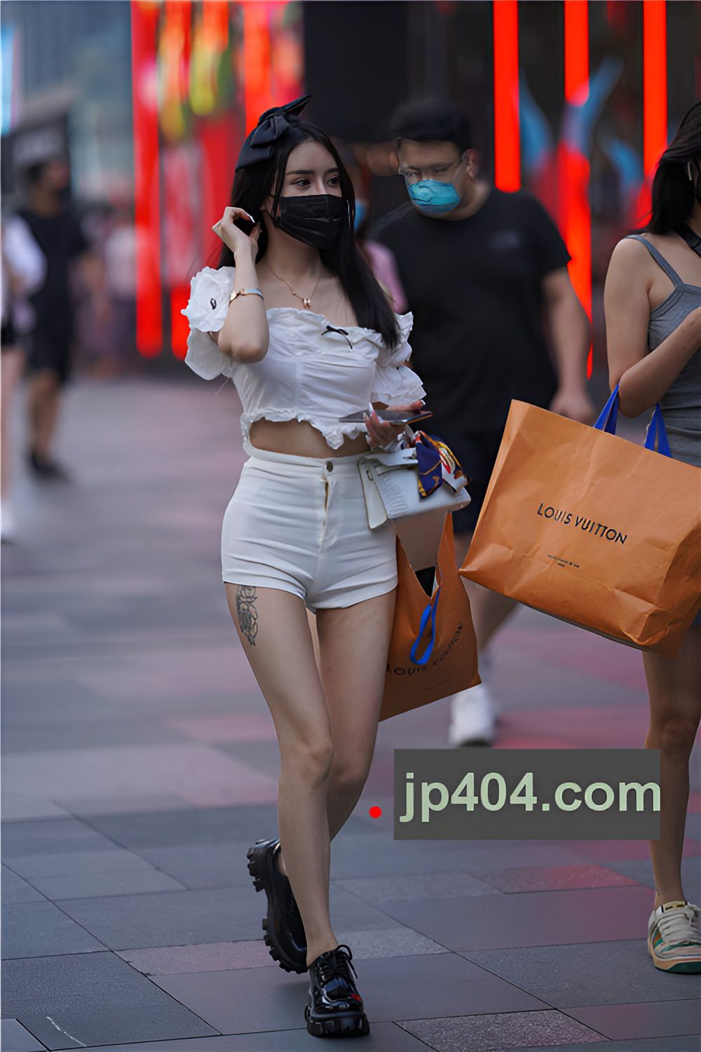 街拍极品短裤月牙美女【套图+视频】