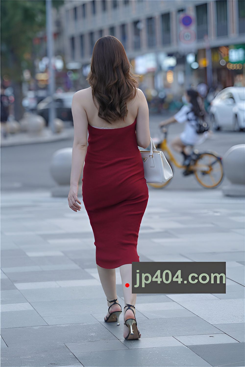 红色性感包臀长裙美女(352P)[4.87G/JPG]