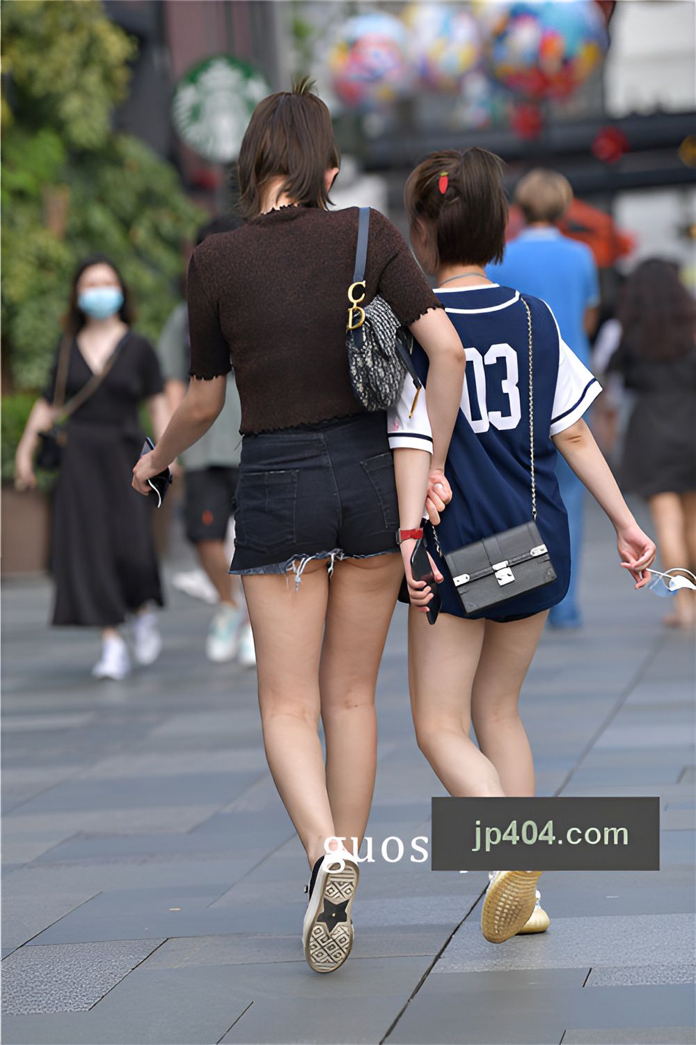 短裤月牙小姐姐(40P)[982M/JPG]