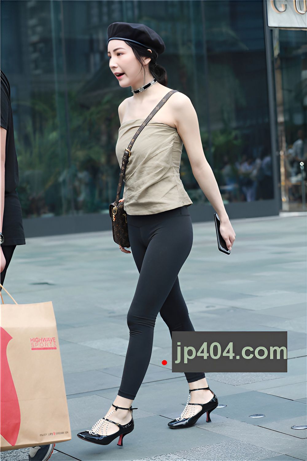 黑色紧身裤美女(67P)[446M/JPG]