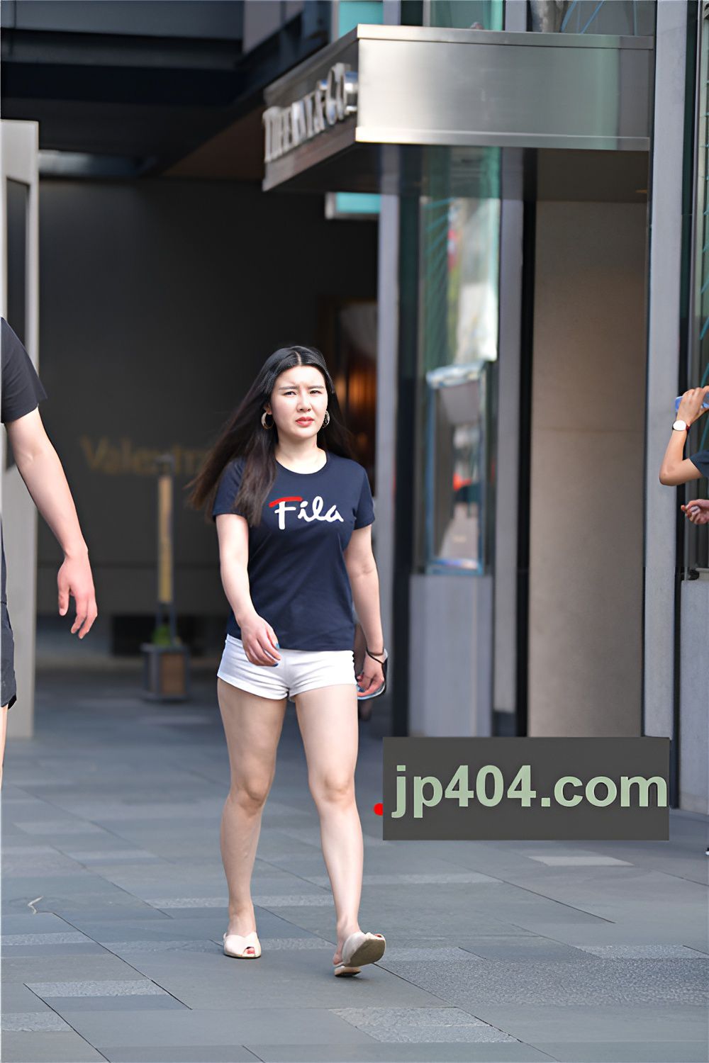 白色热裤妹子(25P)[523M/JPG]