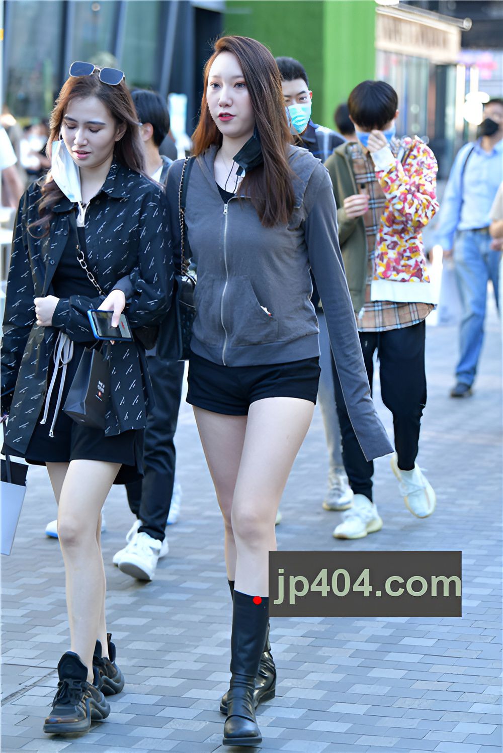 黑色短裤美女(28P)[534M/JPG]