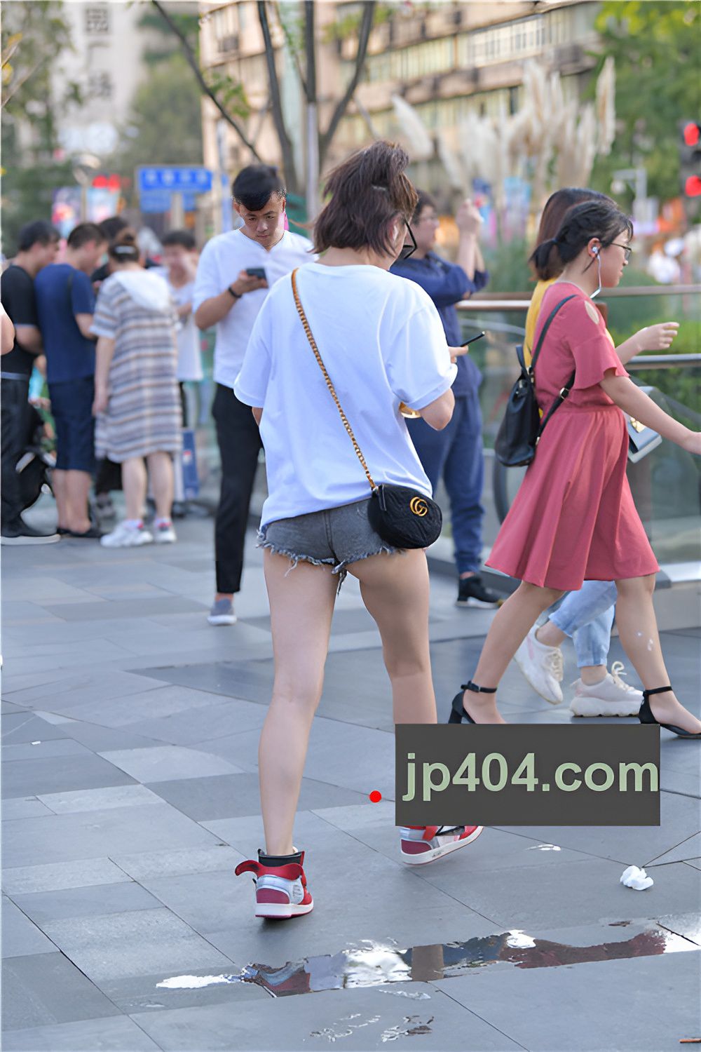 短裤月牙美女(70P)[1.16G/JPG]