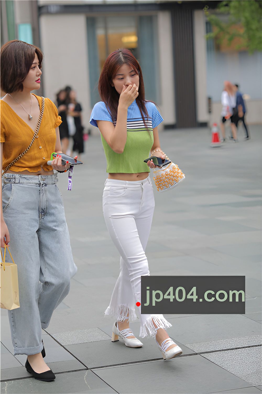 白色紧身裤妹子(33P)[305M/JPG]