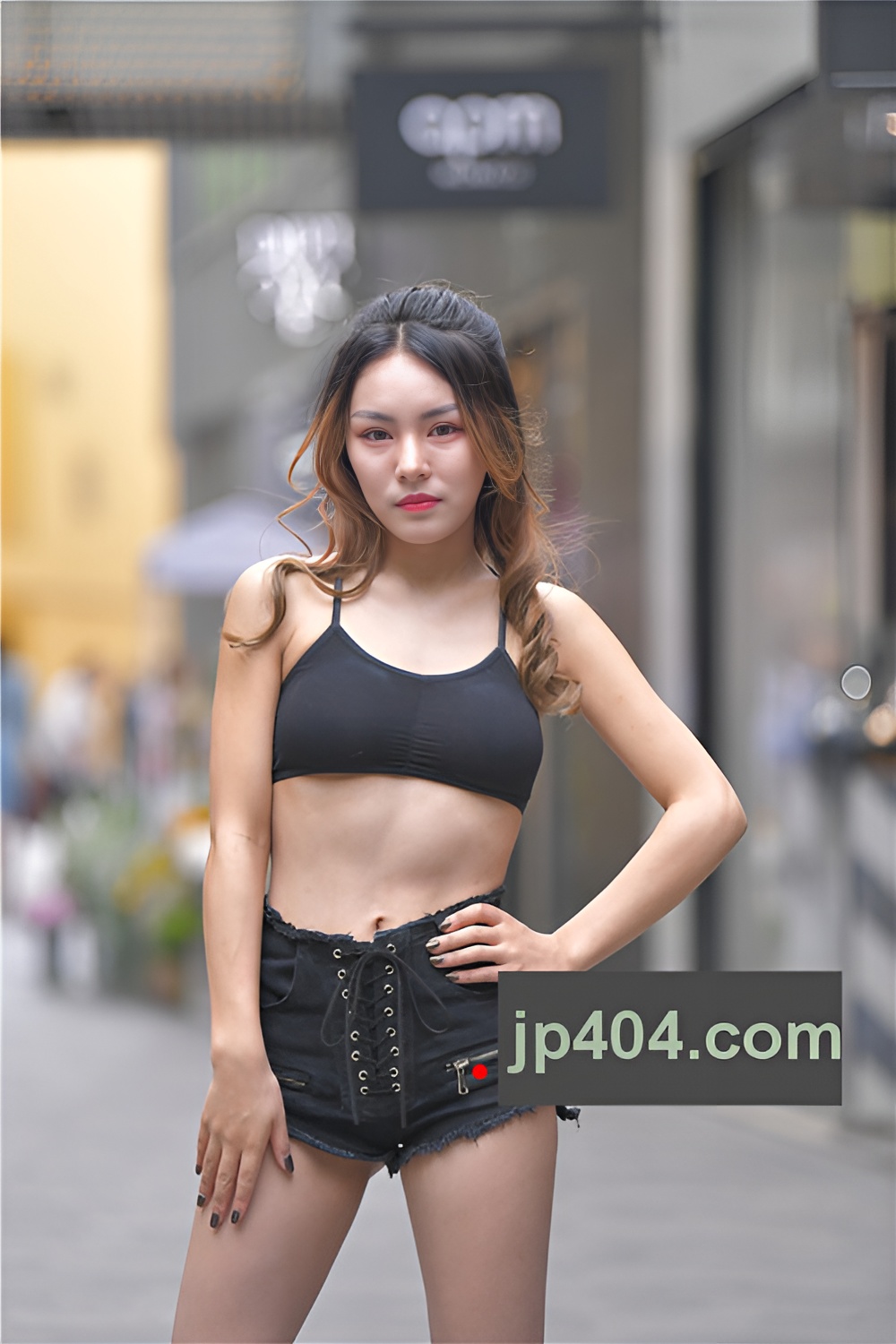 黑色热裤月牙小妹(24P)[570M/JPG]