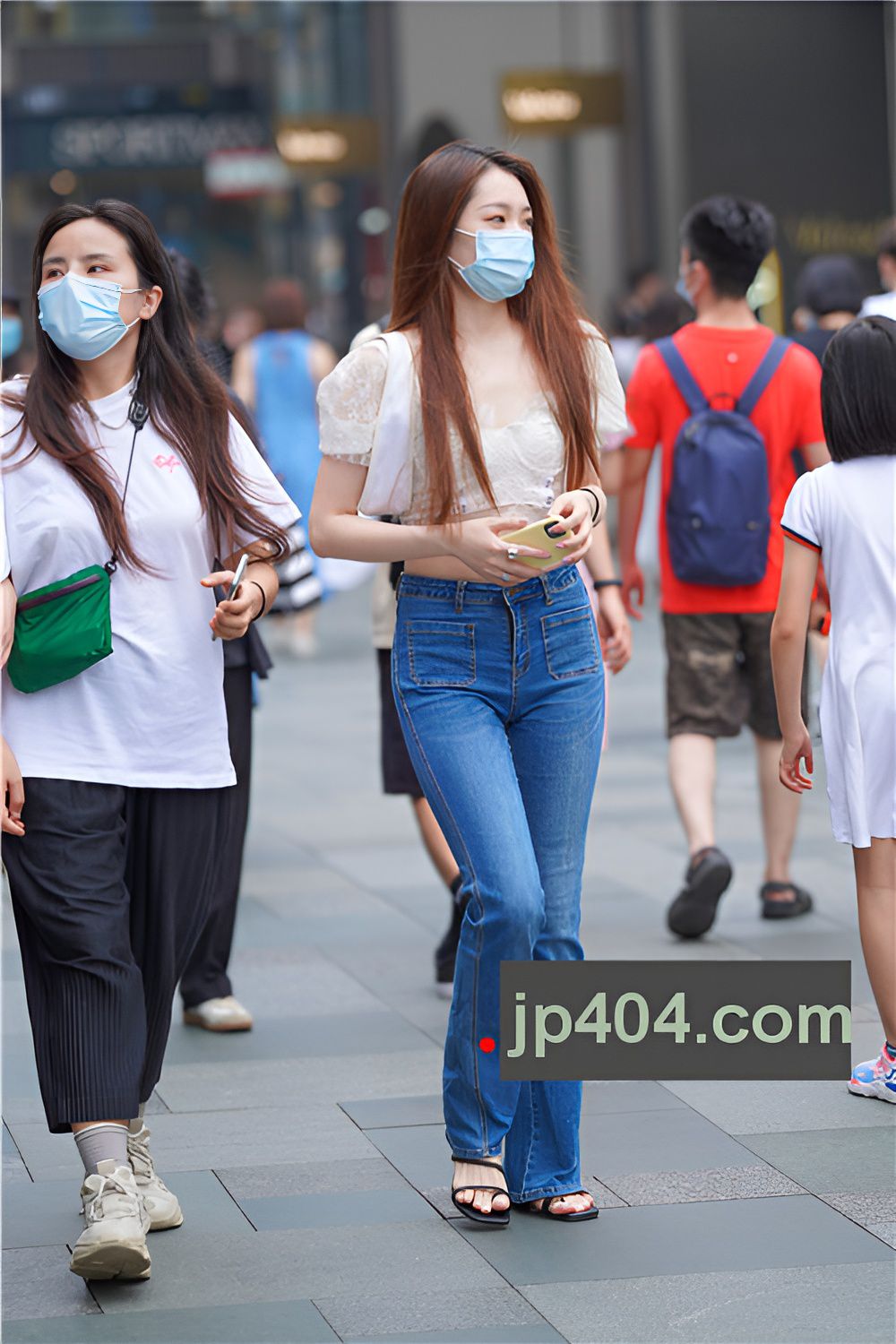 蓝色牛仔裤美女(27P)[220M/JPG]