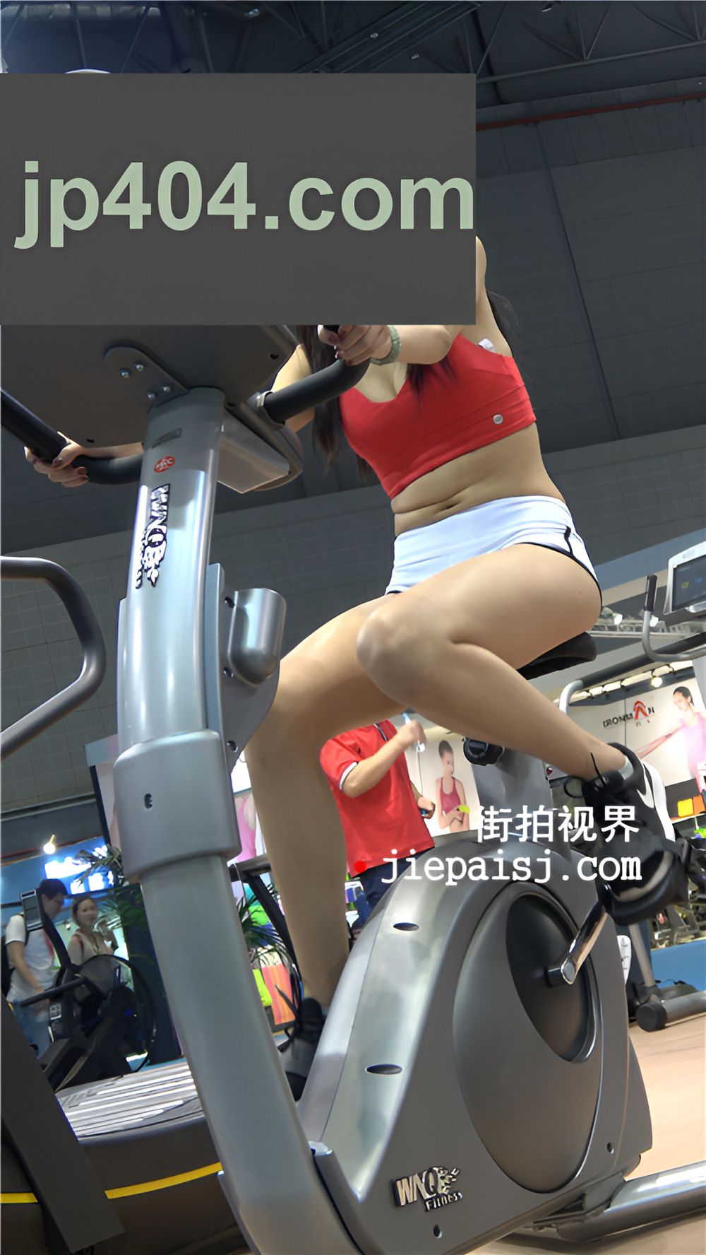 健身器材展会上的健身美女[889M/MP4]