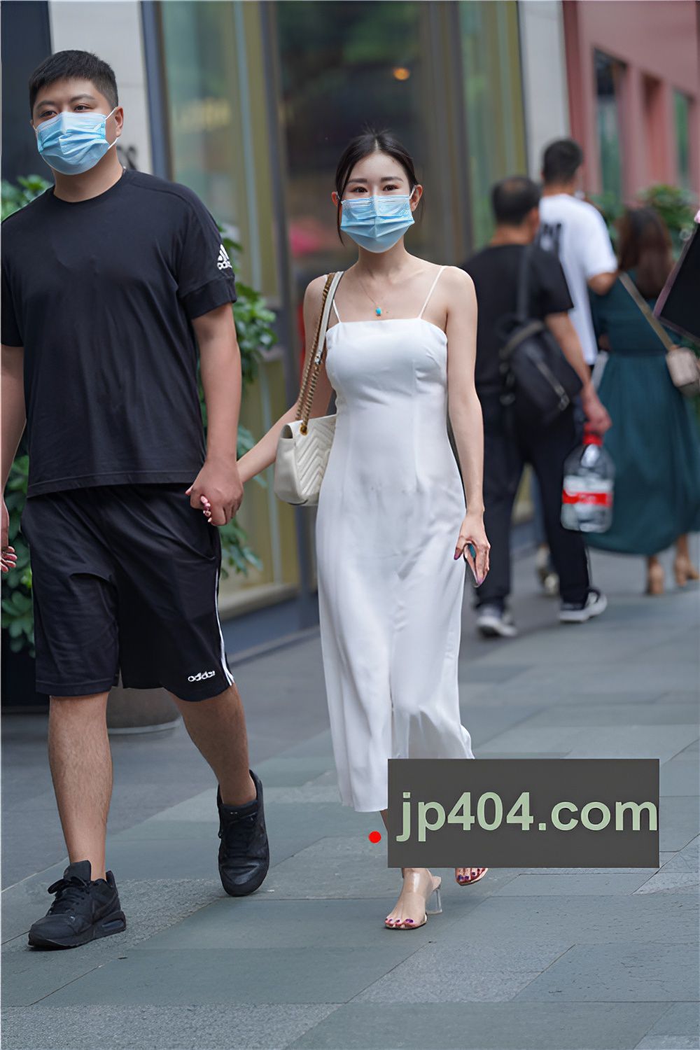 吊带白色长裙美女(47P)[490M/JPG]