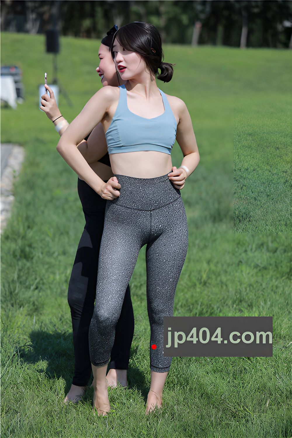 练瑜伽的高腰紧身裤小姐姐(23P)[262M/JPG]