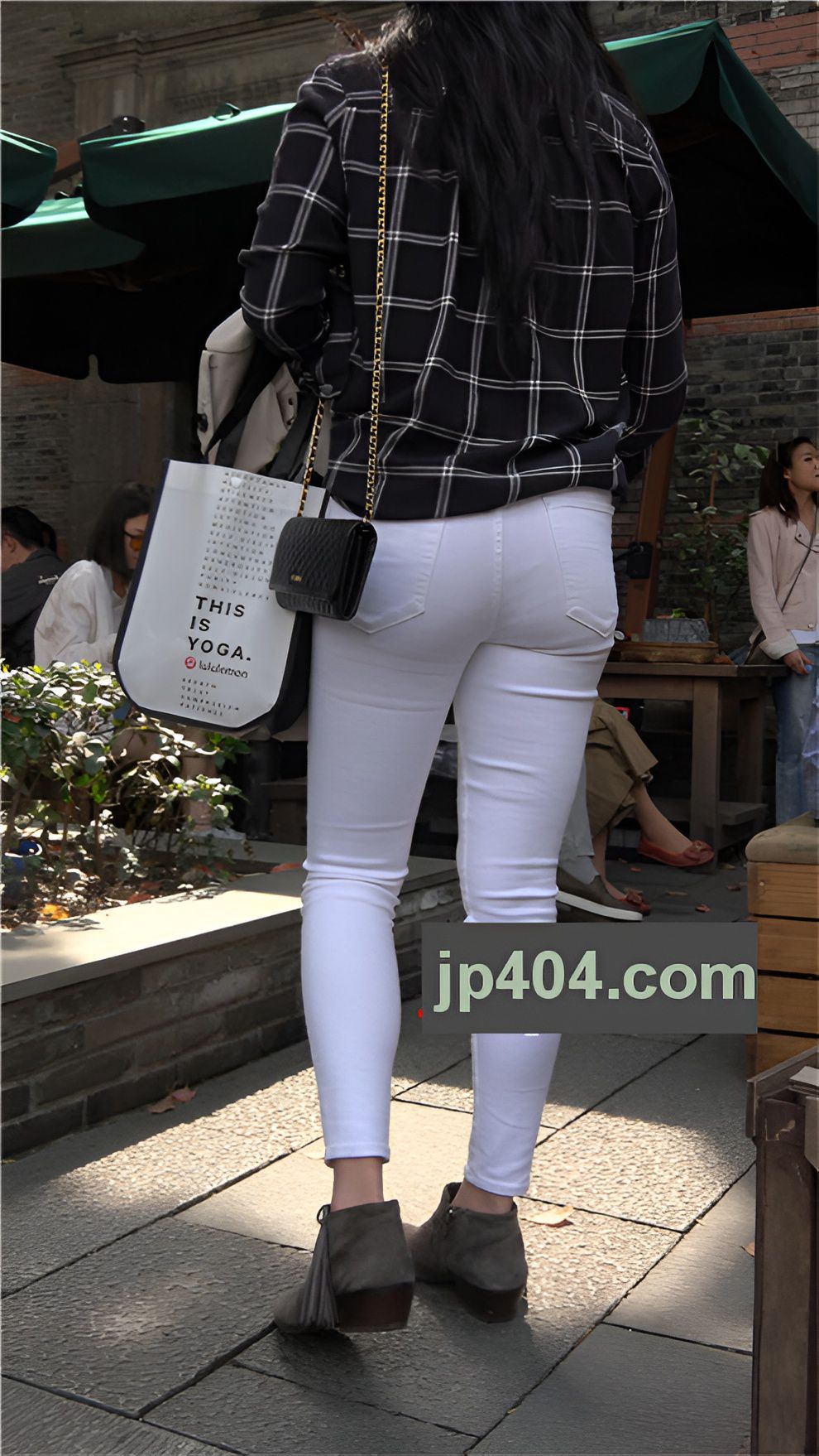 白色紧身裤女孩[2.16G/MP4]