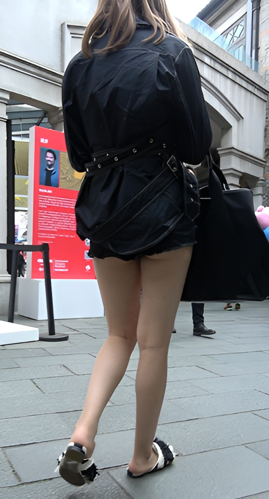 漂亮的美腿月牙小姐姐[1.82G/MP4]