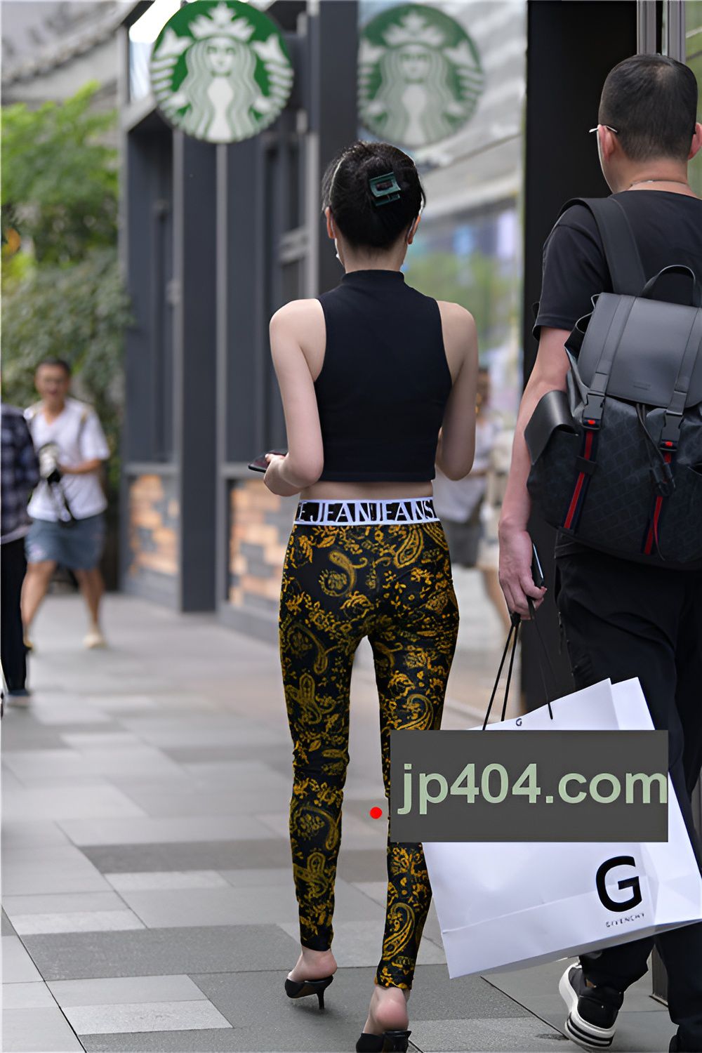 紧身裤美妇(84P)[1.83G/JPG]