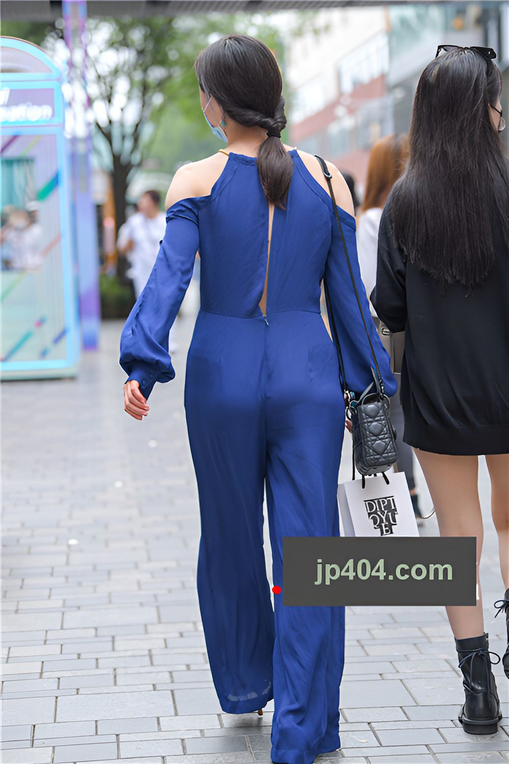 蓝色连体衣美女(49P)[1.42G/JPG]